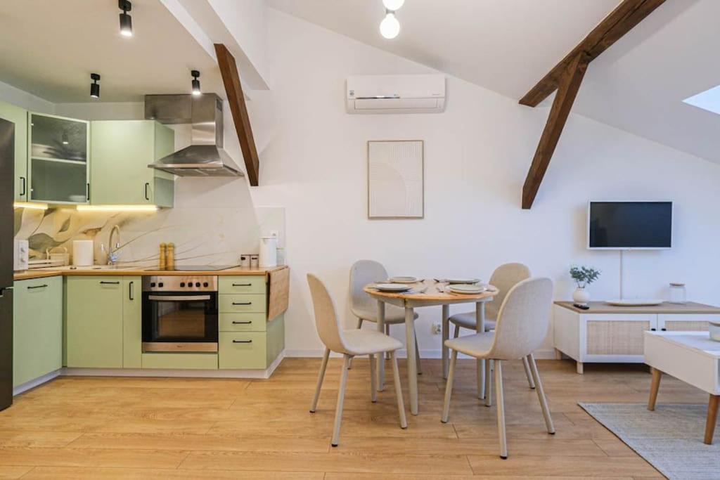 Cozy Loft Under The Wawel Sky Cracóvia Exterior foto